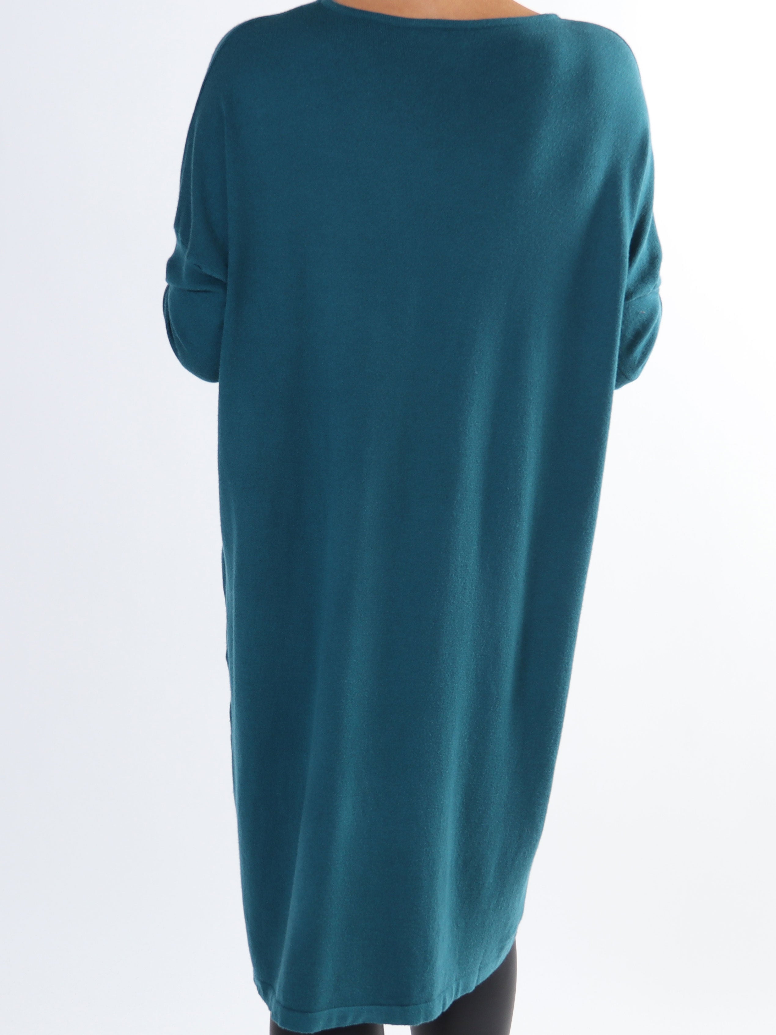 Amilie - Blød plus size strikkjole med blomstermotiver